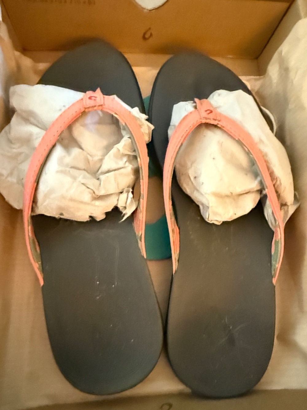 Olukai Ho’opio Women’s Coral Rose Flip Flop Sandals.